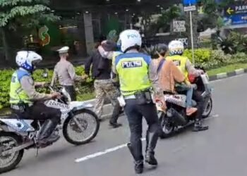 Maling Handphone di Angkutan Kota, Pria Bertubuh Tegap Ini Bertekuk Saat Dibekuk Polisi