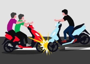 Terobos Lampu Merah Dua Pengendara Motor Terlibat Kecelakaan, Satu Luka Berat dan Dua Luka Ringan