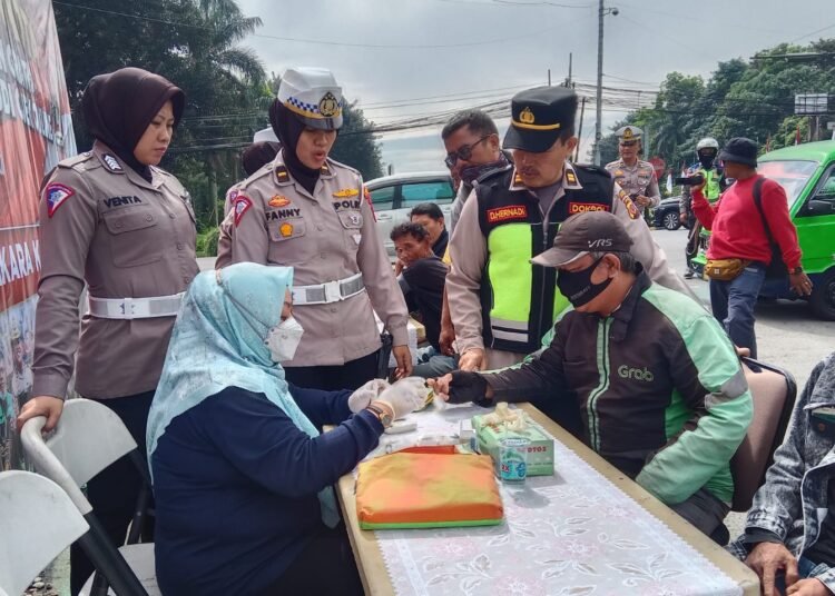Puluhan Sopir Angkutan di Terminal Baranangsiang Jalani Pemeriksaan Kesehatan