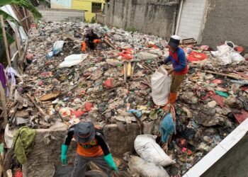 Sempat Dikeluhkan Masyarakat, Tumpukan Sampah di Bojonggede Mulai Diangkut DLH Kabupaten Bogor