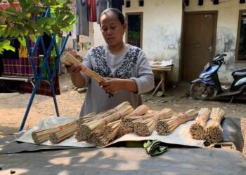 Jelang Idul Adha Pengrajin Tusuk Sate Kebanjiran Orderan Hingga Dua Kali Lipat