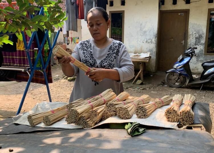 Jelang Idul Adha Pengrajin Tusuk Sate Kebanjiran Orderan Hingga Dua Kali Lipat