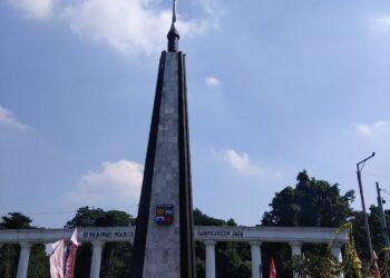 Ngumbah Tugu Kujang kembali digelar di Kota Bogor. Salah satu ikon Kota Bogor ini dibersihkan menggunakan air dari tiga sumber mata air.