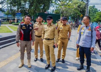 Jelang Penataan, Bima Arya Berkantor di Alun-alun Kota Bogor