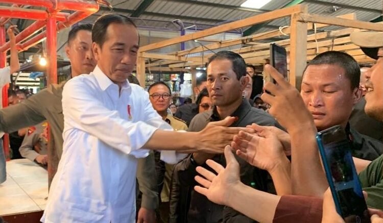 Sambangi Pasar Parung, Jokowi Bagikan Bantuan Ke Masyarakat dan Pedagang
