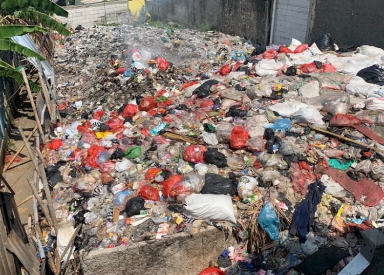 Sampah Menumpuk di TPS Akibat Tak Ada Koordinasi Pengelola dengan DLH Kabupaten Bogor