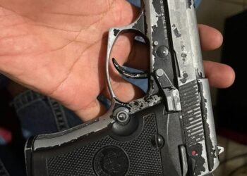 Aksi Koboi Jalanan Saat Macet Parah, Seorang Pengendara Sepeda Motor Tembakan Pistol Ke Udara