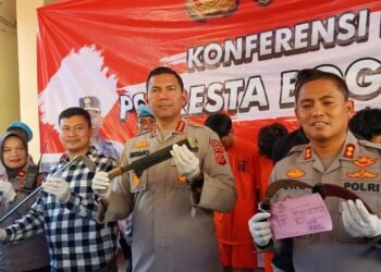 Pemotor Bersajam Didor Usai Disetop Hendak Tabrak Polisi