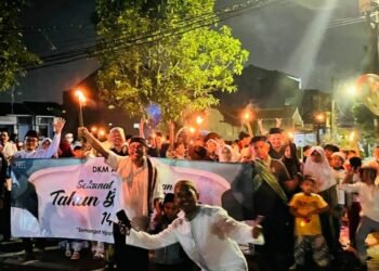 Meriahkan Tahun Baru Islam, Warga MBR Pawai Obor Sambil Bersholawat