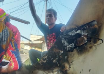 Gegara Obat Nyamuk, Rumah di Gunung Batu Terbakar
