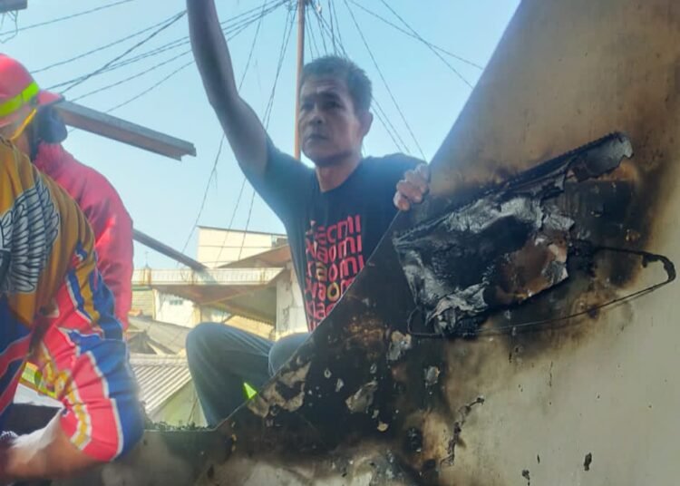 Gegara Obat Nyamuk, Rumah di Gunung Batu Terbakar