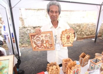 Kisah Achmad Nursyam, Pensiunan Guru yang Bercita-Cita Kurangi Limbah Lewat Handcraft