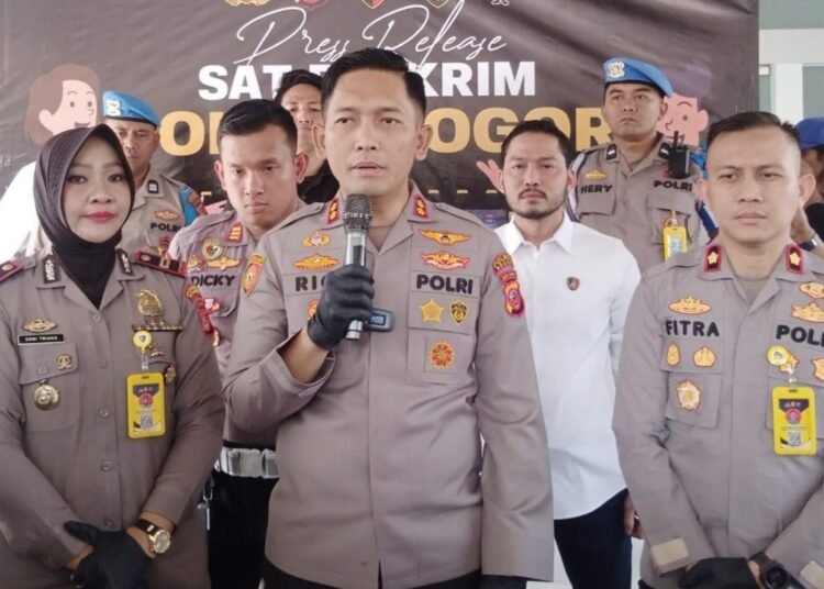 Tak Terima Diejek dan Mabuk, Pelaku Rusak Mobil Rekannya di Pakansari