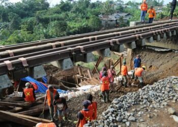 Percepat Normalisasi, PT KAI Terus Lakuan Perbaikan Rel Menggantung di Cigombong