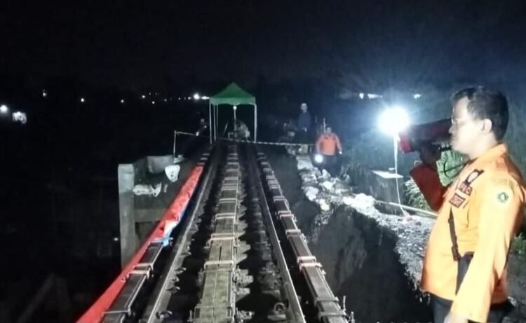 Longsor, Perjalanan KA Pangrango Bogor-Sukabumi Dibatalkan, Info Lengkapnya Disini