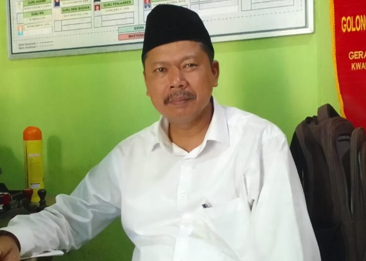 Bentengi Warga Dari Penyakit Sosial, Pengrus RW 15 Cimahpar Masif Saba Warga