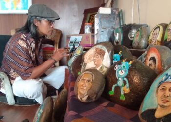 Seniman Asal Kota Bogor Ubah Batu Jadi Lukisan Wajah