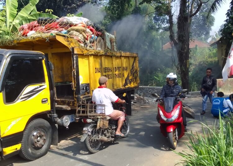 Musim Hujan, Petugas DLH Kerja Ekstra Angkut Sampah