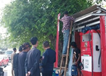 Sejumlah Lapak Pedagang di Jalan Ahmad Yani Dibongkar