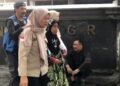 Dinas Sosial (Dinsos) Kota Bogor mengevakuasi seorang wanita muda yang terindikasi Orang Dengan Gangguan Jiwa (ODGJ).