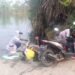 Kekeringan Melanda Desa Gunung Sari, Warga Terpaksa Cuci Pakaian Hingga Mobil di Sungai