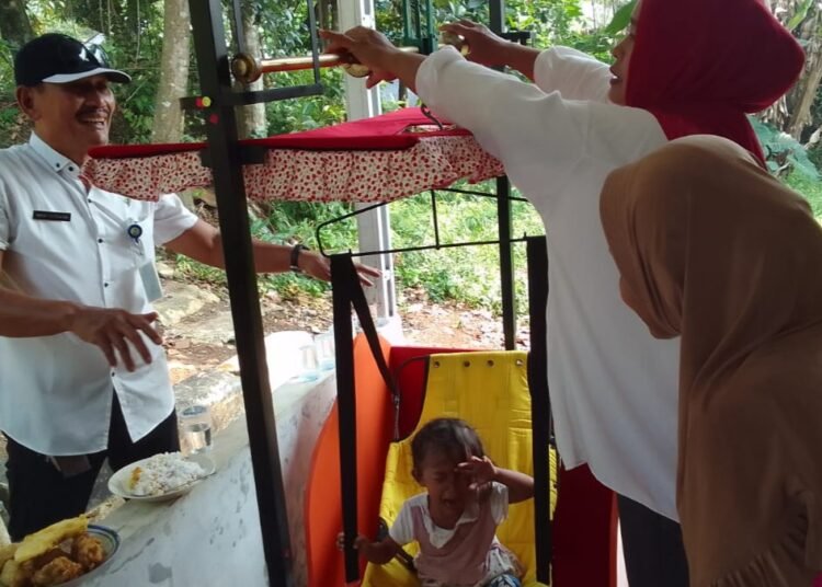 Kasus Batuk Pilek Meningkat, Posyandu Jemput Bola Ke Kampung Munjul