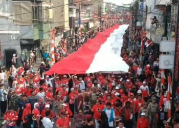 Bendera Raksasa Sepanjang 100 Meter Diarak di Kota Bogor