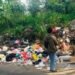 Sampah Menumpuk di Gang Emad Hingga Luber Ke Sungai