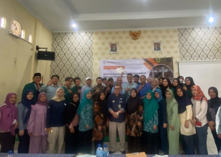 Mahasiswa UIKA Bekali Inovasi dan Digitalisasi UMKM Produksi Tas Bojong Rangkas