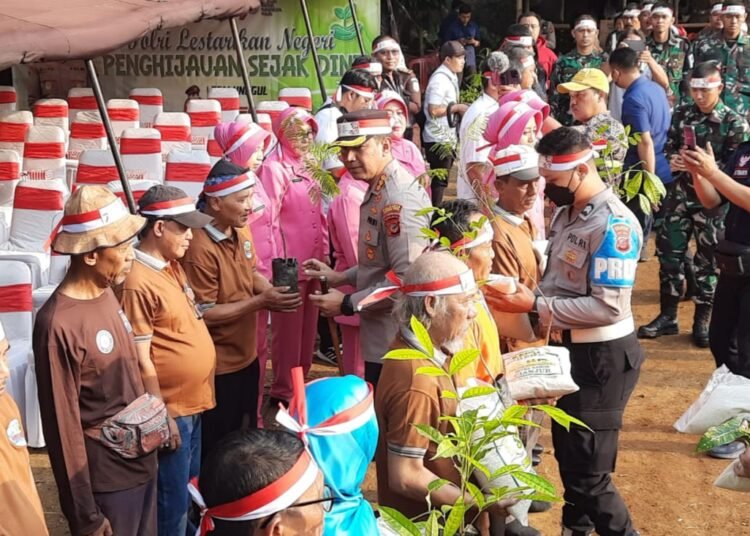 Peduli Lingkungan, Polresta Bogor Kota Tanam Ribuan Pohon Produktif