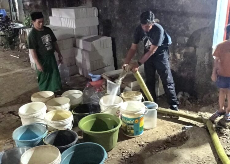 Warga Bojongkerta Dilanda Kekeringan, BPBD Pasok Air Bersih