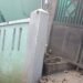 Tembok pagar rumah salah seorang warga di Kampung Malimping RT01 RW04, Desa Petir, Kecamatan Dramaga, Kabupaten Bogor ambruk imbas dari proyek drainase.