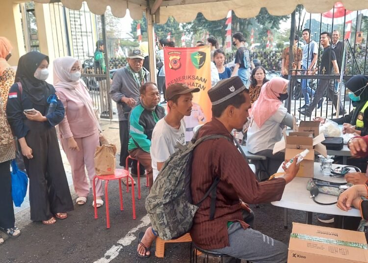 Bangun Kekuatan Bersama Masyarakat, Polresta Bogor Kota Rutin Berbagi Sarapan dan Pengobatan Gratis