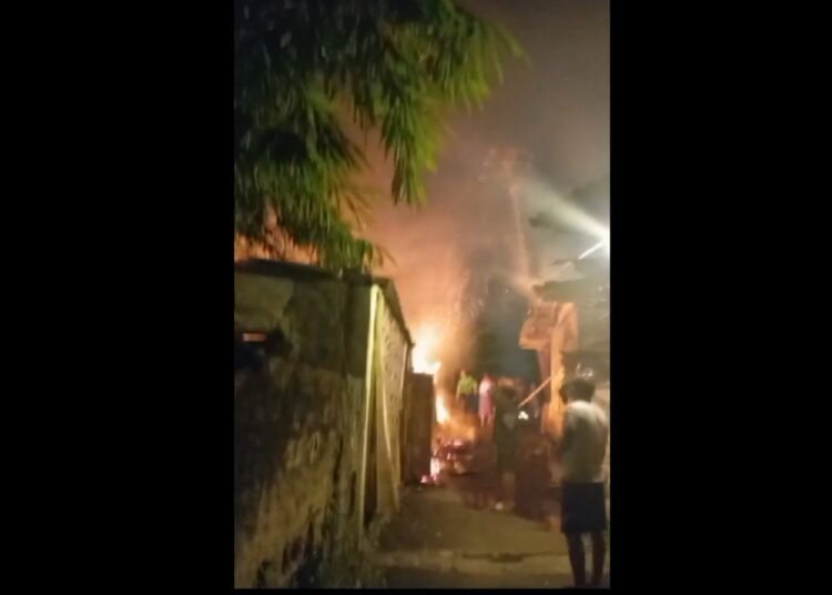 Diduga Gas Bocor Sebuah Warung Ludes Terbakar