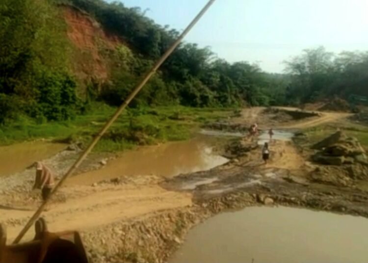 Sungai Keruh Pekat, Puluhan Warga Kampung Pagutan Rumpin Ontrog Pemilik Galian Pasir dan Batu