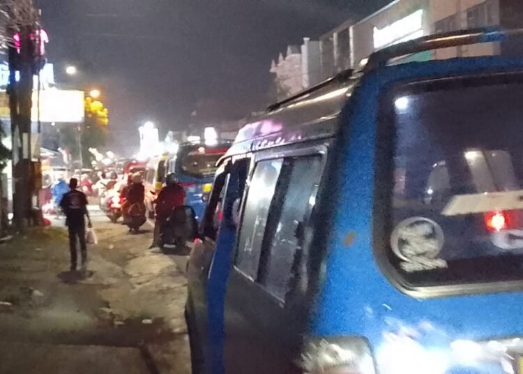 Jalan Raya Tajur Macet Parah, Tak Ada Petugas