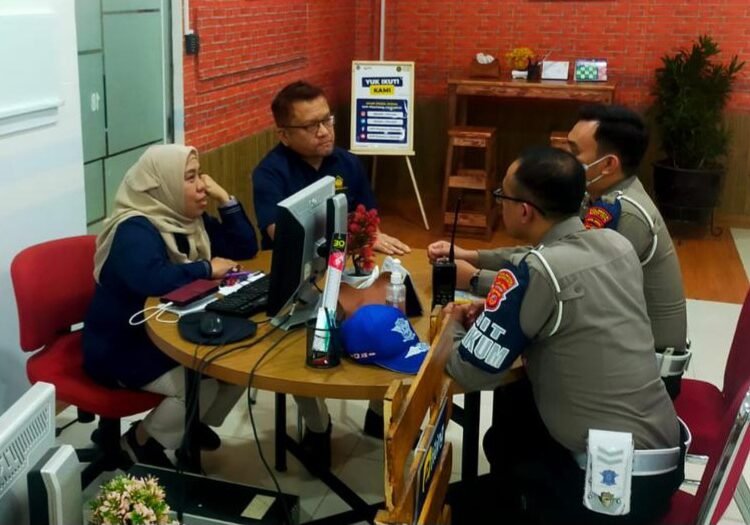 Viral Tabrak Lari, Pengemudi Inova Plat Merah Diperiksa Polisi