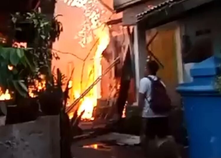 Diduga Korsleting Listrik, Pabrik Tempe di Sukaraja Terbakar