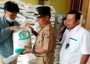 Ribuan Warga Kota Bogor Mulai Terima Bansos Beras 10 Kg