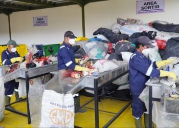 Mengolah Sampah Jadi Bernilai Ekonomi Ala TPS 3R Mekarwangi