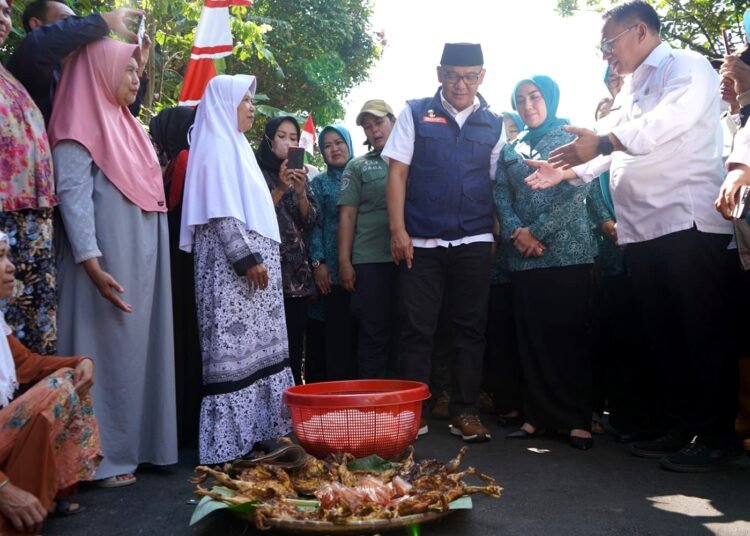 Peringati Maulid Nabi dan Syukuran Jalan, Warga Karyasari Hidangkan Ratusan Ayam Bakakak