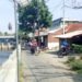 Jadi Jalur Alternatif Ke Puncak, Warung Tepi Sungai Ciliwung Ramai Diserbu Pembeli