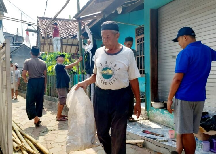 Warga RT.03/10 Bantarjati Kaum, Pertahankan Budaya Gotong Royong