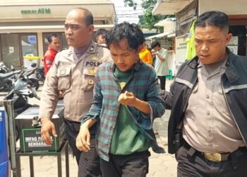 Kedapatan Mencuri Sepatu di Mesjid Pemuda Ini Digelandang Polisi