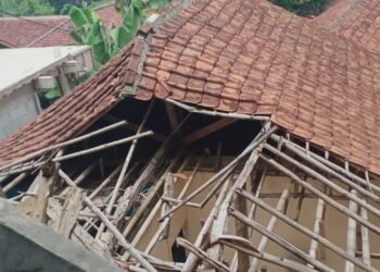 Miris! Perempuan Tua di Pamijahan Bogor Hidup Sebatang Kara di Rumah Rusak
