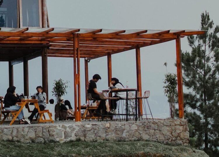 Cari Tempat Kongkow Asik di Puncak? Humaira Coffee Saja