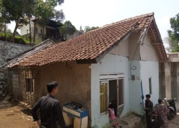 Desa Gunung Menyan Pamijahan Tak Sanggup Bantu Perempuan Tua yang Hidup di Rumah Rusak