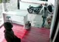 Terekam CCTV, Kawanan Maling di Pasir Kuda Nekat Beraksi di Siang Bolong