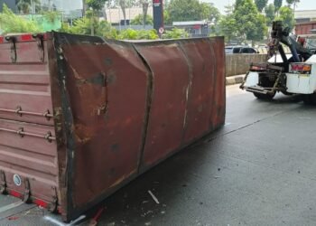 Lakalantas Libatkan 2 Truk dan Motor di Jalan Sholeh Iskandar, 2 Orang Terluka