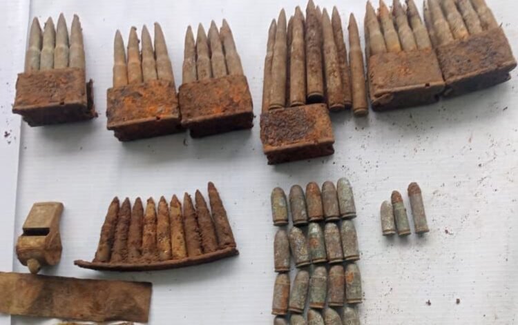 Warga Jasinga Temukan Puluhan Peluru saat Gali Tanah di Kebun